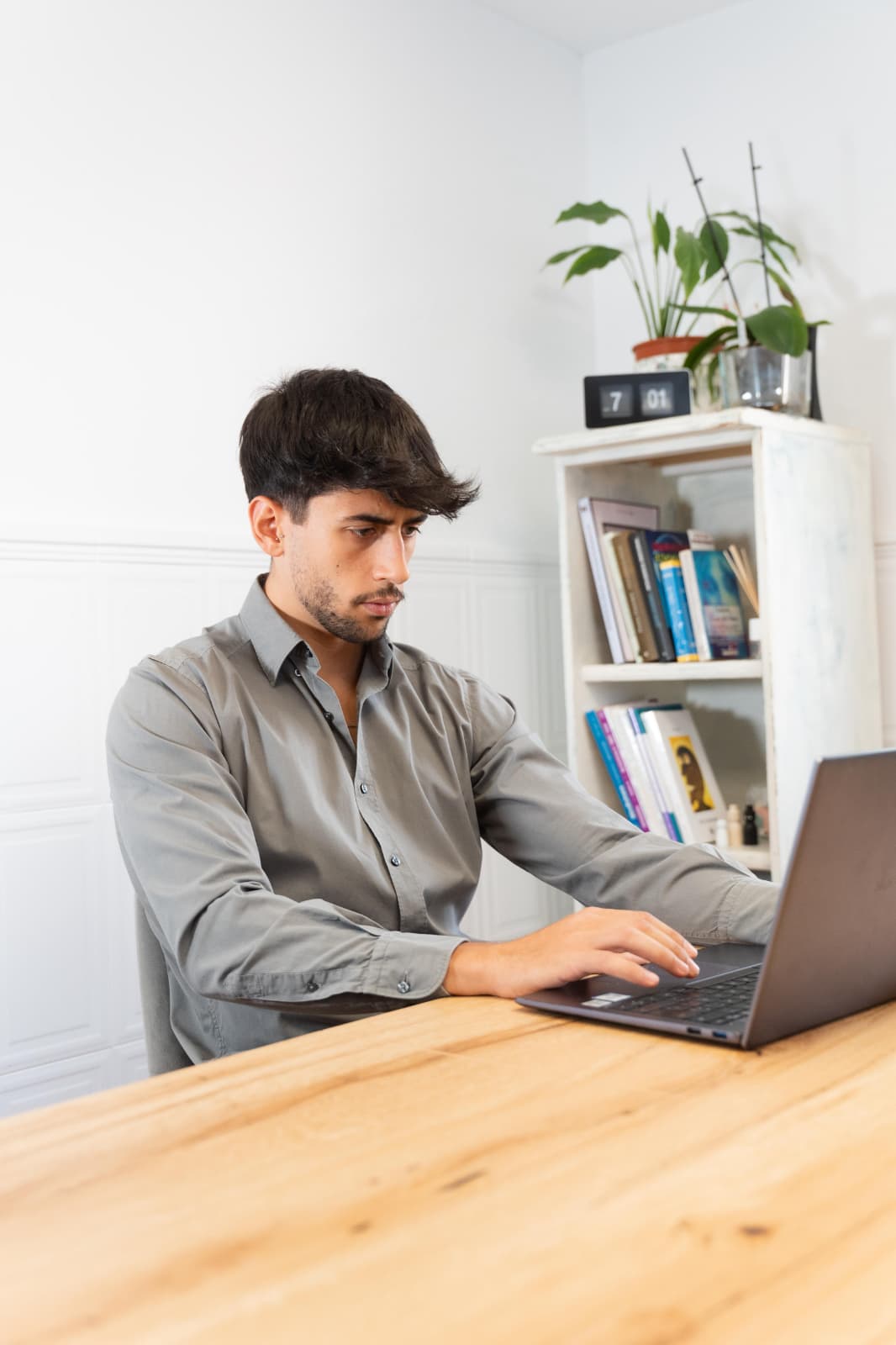 Víctor Lozano realizando terapia psicológica online